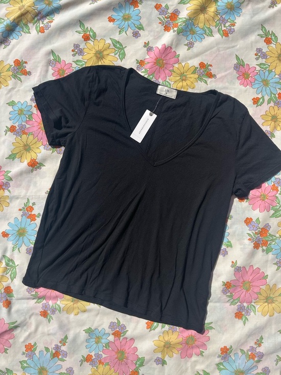 Anthropologie Tops - NWT! T.La Anthropologie Black V-Neck Short Sleeve Tee
